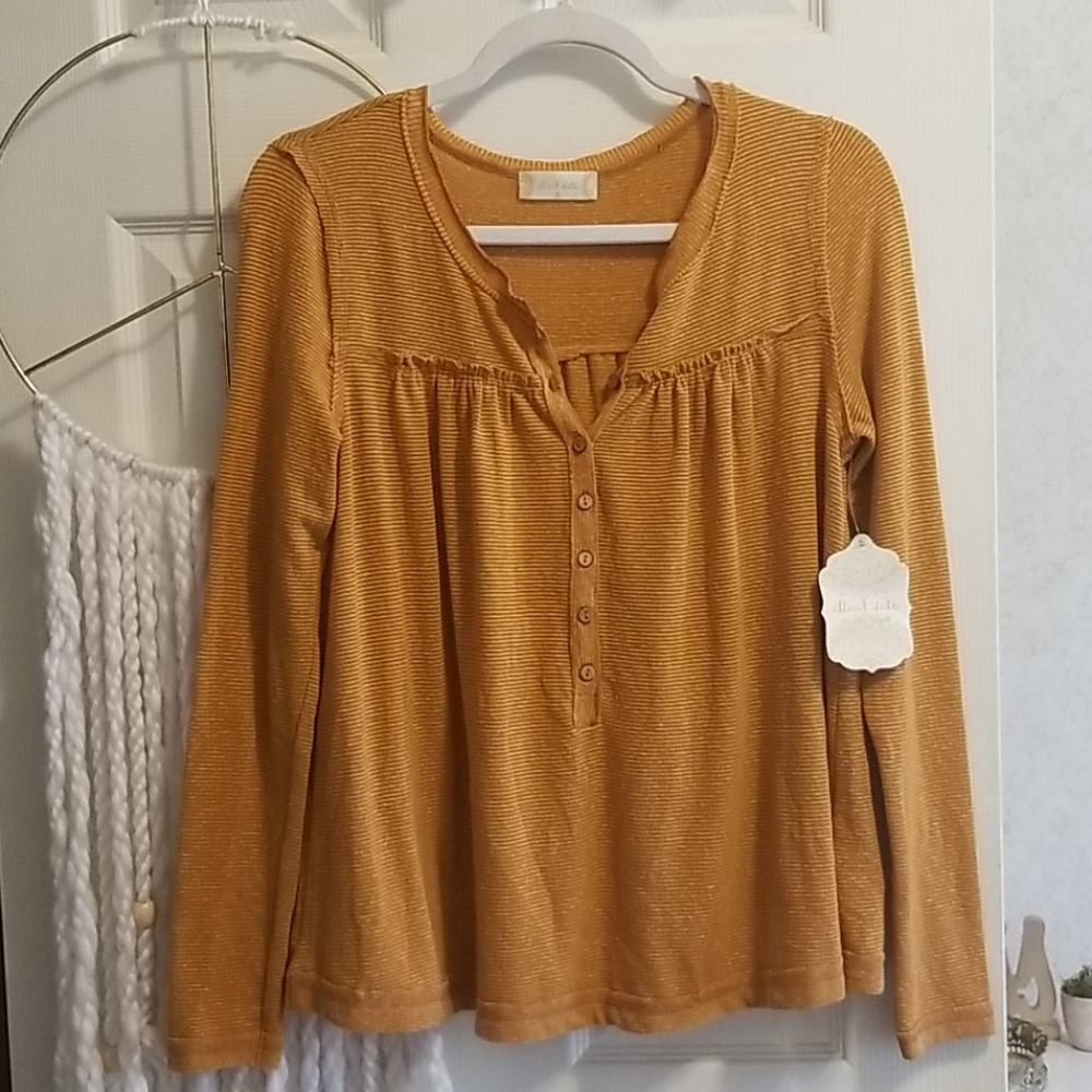 $DROP NWT Altar'd State Shirt